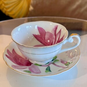 Occupied Japan Teacup and Saucer Set. Dashed Brushstrokes create Florals!