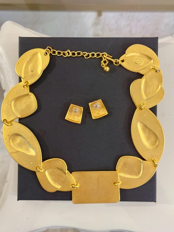 Vintage Kenneth Jay Lane Gold Geometric Necklace … - image 15
