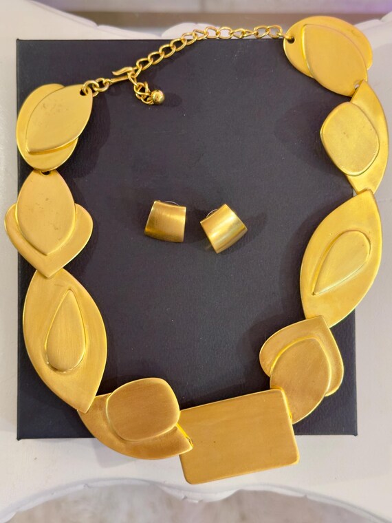 Vintage Kenneth Jay Lane Gold Geometric Necklace … - image 16