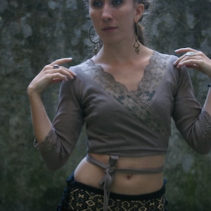 Top cruzado bohemio >> Bolero romántico - cárdigan vintage // Boho chic imagen 2
