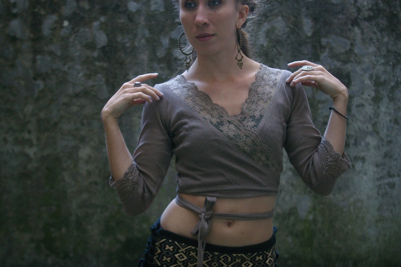 Top cruzado bohemio >> Bolero romántico - cárdigan vintage // Boho chic imagen 2