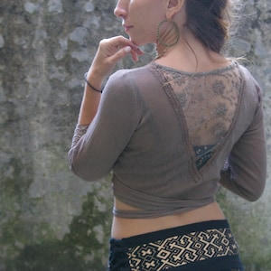 Top cruzado bohemio >> Bolero romántico - cárdigan vintage // Boho chic Gris