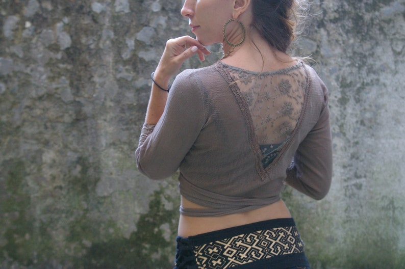 Top cruzado bohemio >> Bolero romántico - cárdigan vintage // Boho chic Gris
