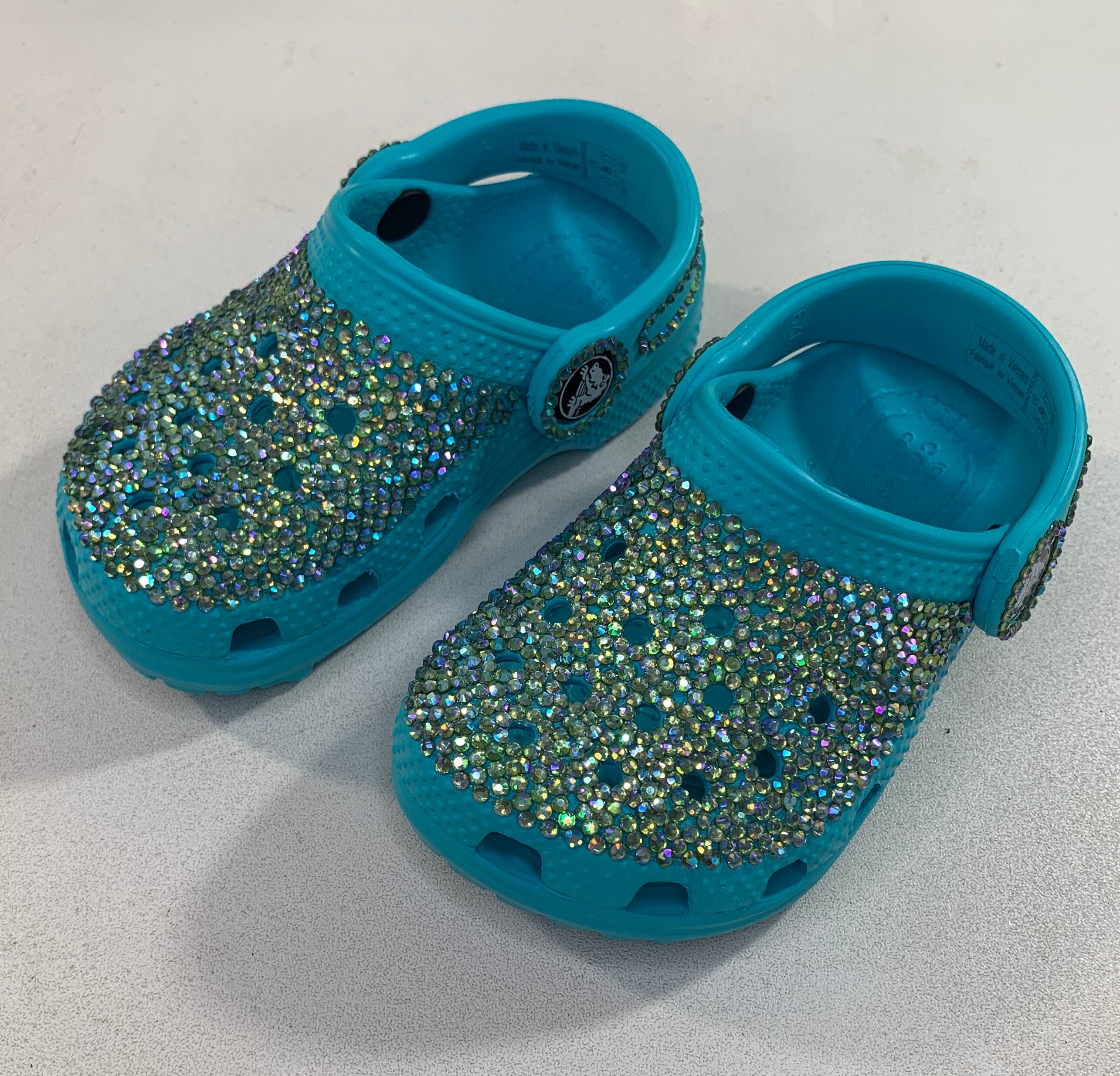 GORGEOUS Kids Size 6 Aqua Blue Bedazzled Bling Crocs 