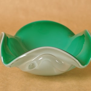 Murano Barovier & Toso glass bowl green and white opaline ruffled glass ashtray - Italian art glass dish