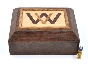 Boîte vintage en bois incrusté - Forme de sarcophage - Parquetry Initiales V & W - Queue d'aronde faite main - Chest Caddy
