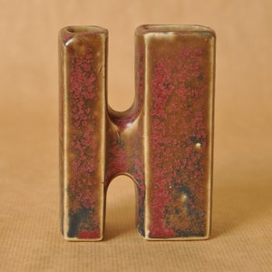 Matt Camps for Loré Beesel - small vase or art object - rare pink glaze - studio pottery - Dutch-