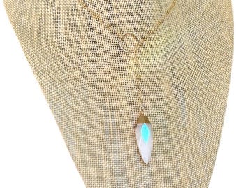 Angel Aura Quarz Multifacett Pendel Lariat Y-Halskette mit 14k gold gefüllte lange / kurze Kette & gehämmertes Mittelstück.
