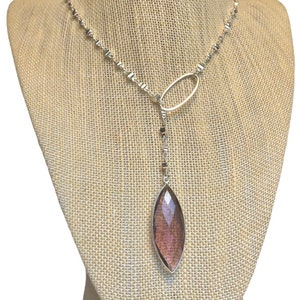 Collier en Y avec pendule marquise plate à multiples facettes en morganite sur chaîne disque en argent et pièce maîtresse de bague marquis en argent sterling
