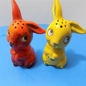 Vintage Ceramic Rabbits Bunny Salt and Pepper Shakers Japan