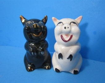 Vintage Ceramic Pigs Salt & Pepper Shakers