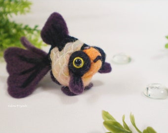 Needle felted animals needle fielting goldfish art "Panda” fish aquarium demetyoubi