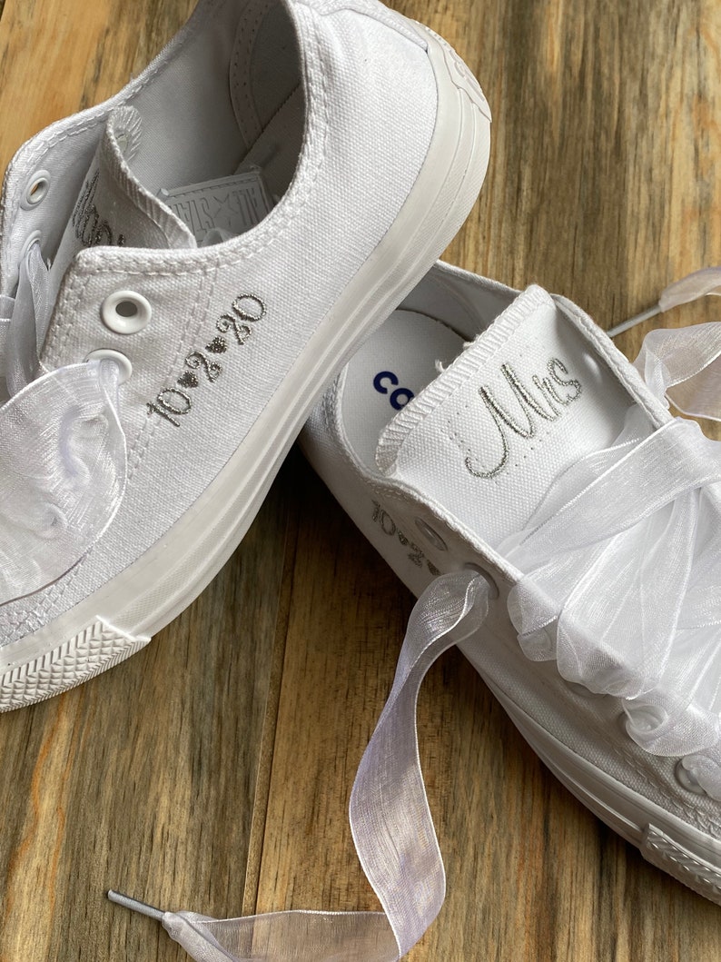 Julie Ribbon Embroidery Lace Edge Sneakers