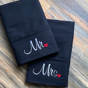 Embroidered Mr & Mrs pillowcase, Monogrammed Pillowcases, Bridal shower gift, Wedding gift, bedroom decor, sheets