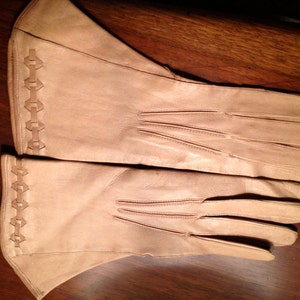 vintage in fine beige leather early 1900s, Downton Abbey style