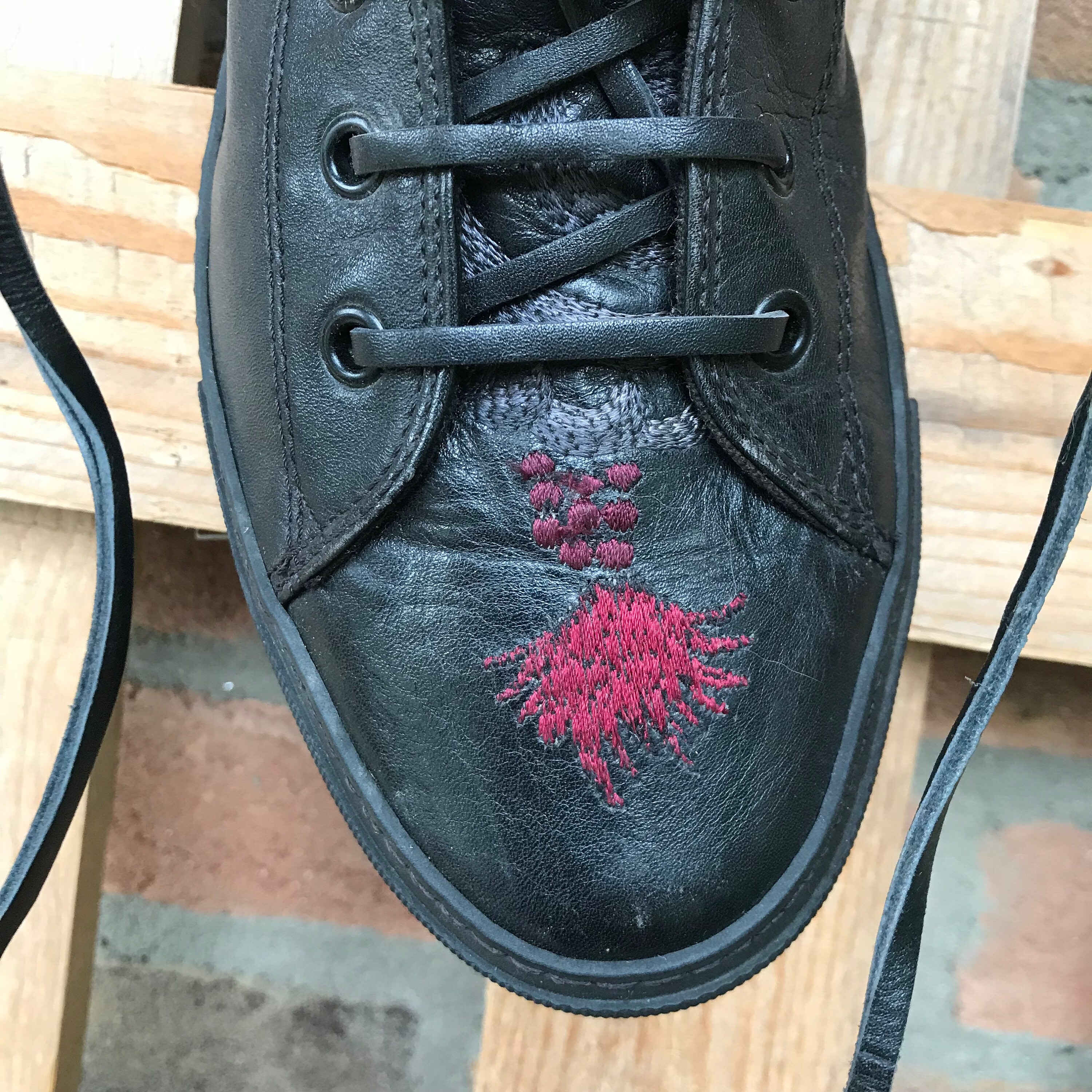 Gucci Leather Sneakers, Embellished With Embroidered Dragons Gucci Leather Sneakers, Embellished With Embroidered Dragons