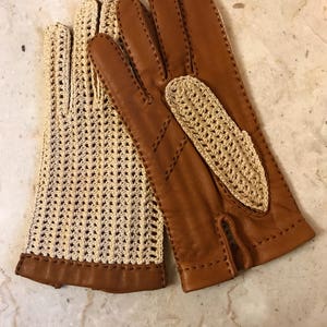Vintage driving gloves in deerskin leather and crochet, NOS, tan brown, unisex, classic car collector style, Mille Miglia, 1970s