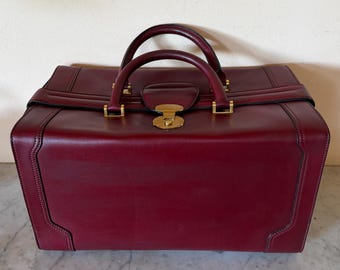 Gucci Vintage Burgundy Crossgrain Calfskin Leather Large Overnight Travel Bag Gold Push Lock Italy 1970s Old money luxury style