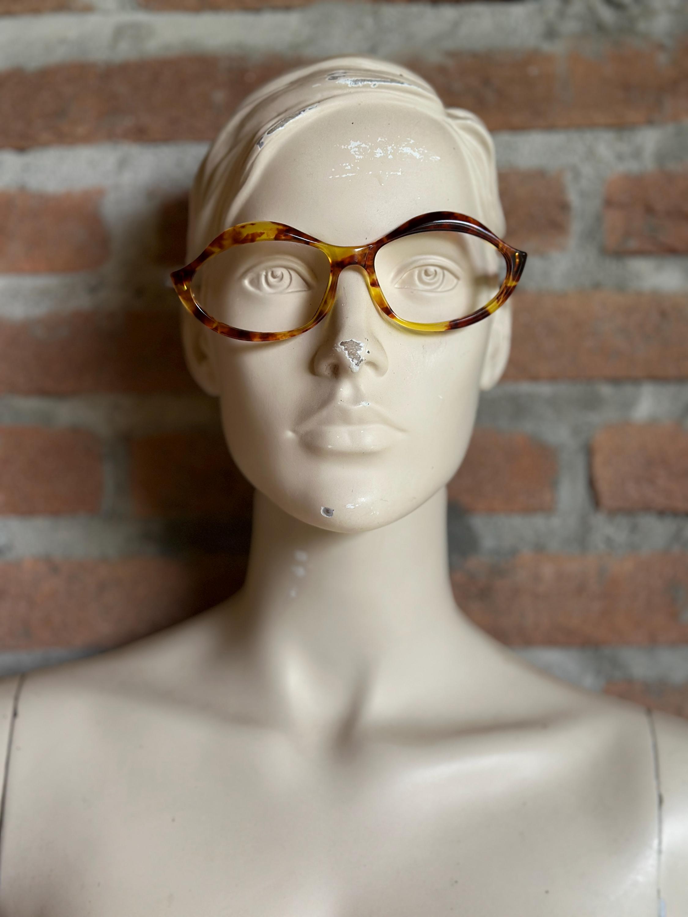 Vintage Pierre Cardin Sunglasses Laurent 70025 Vintage Pierre Cardin Sunglasses - 43 For Sale at 1stDibs  main image 3
