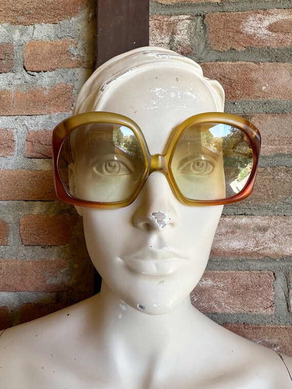 Woman Shades, Vintage Sunglasses, Christian Dior, 1980, Pre  display picture 1