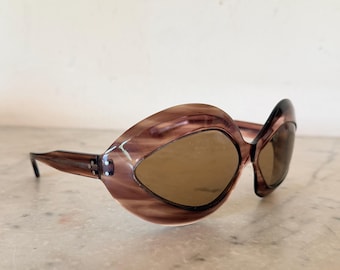Vintage Franse zonnebril uit de jaren 70, oversized ovaal model, XXL, licht schildpadkleurig acetaat, unisex, amandelkleurige en lichtbruine lenzen, nooit gedragen, ongedragen (deadstock).