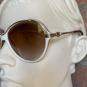 Christian Dior woman shades, woman sunglasses, vintage sunglasses, 70s era, luxury sunglasses, charming sunglasses, pre-loved