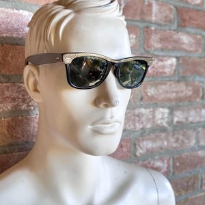 Ray Ban Wayfarer USA Bausch Lomb solglasögon 1980-tal, vintage tvåfärgade acetatbågar, original Ray Ban USA, unisex klassiska glasögon
