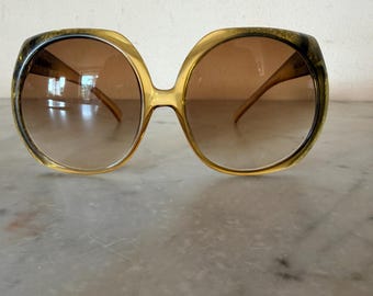 Cobra Optyl 3206 Sunglasses NOS 1970s Mossy Green Mottled Yellow Oversized Round Frame Brown Gradient Lenses Made in Austria Vintage Eyewear