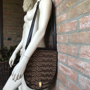 Canvas shoulder bag with wooden and leather handle, many pockets and compartments, vintage 80s, monogram