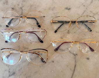 Lote de 5 gafas vintage con montura de metal dorado de los años 90, de Christie's Maxim's De Paris, lote a granel sin usar para reventa, fabricadas en Italia.