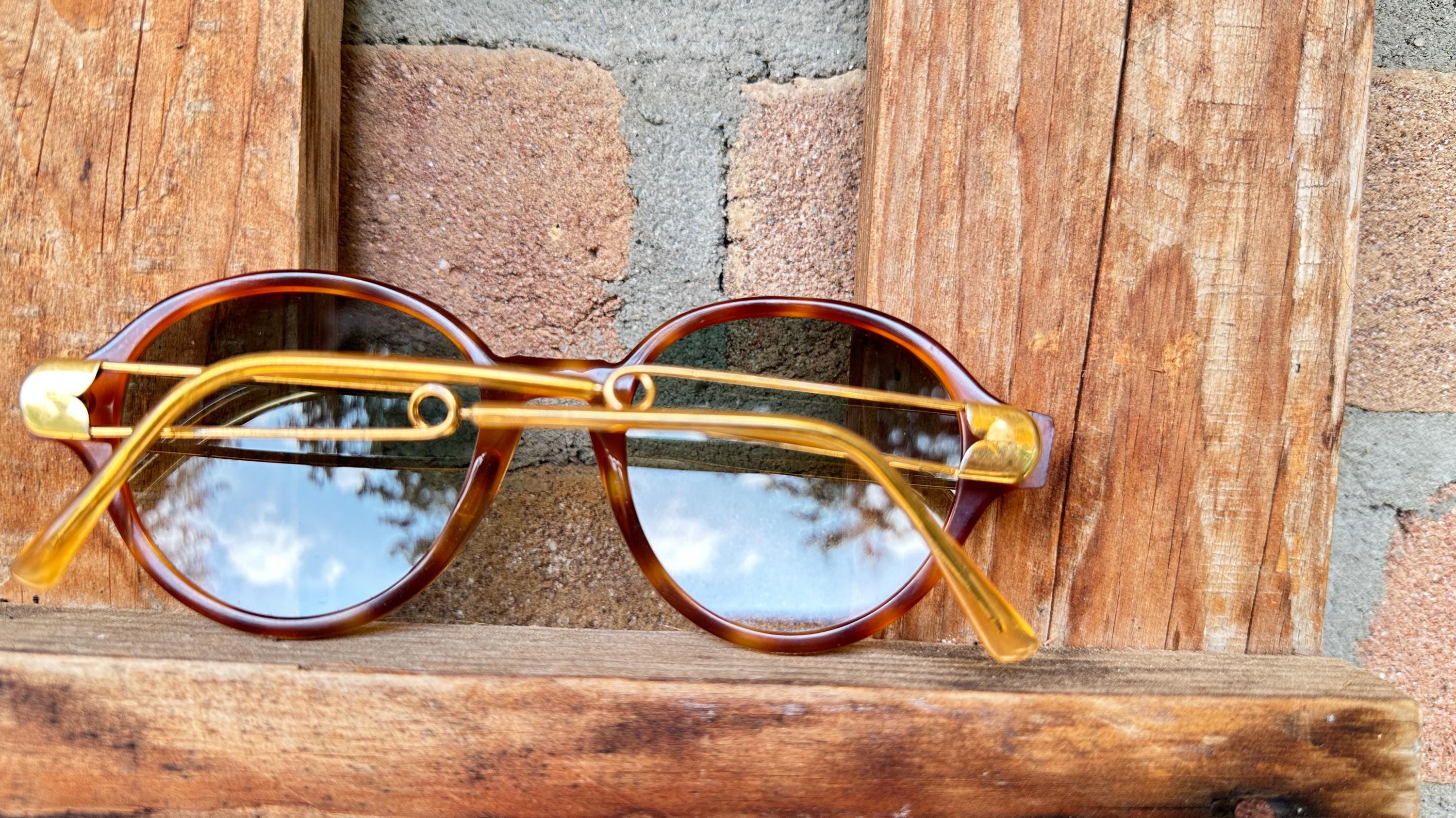 Moschino Vintage Sunglasses, Preloved Good Condition, Brand  display picture 1