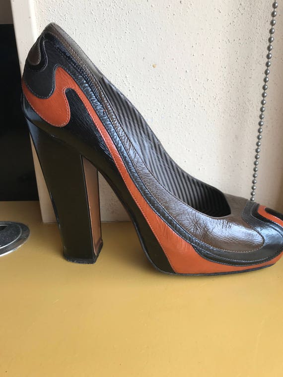 Moschino patent leather pumps, brown and orange, 1