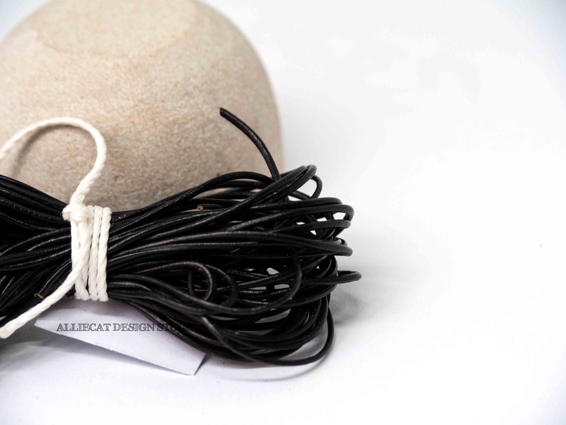 D210 5m DESTASH Natural Black 1mm Indian Leather Cord