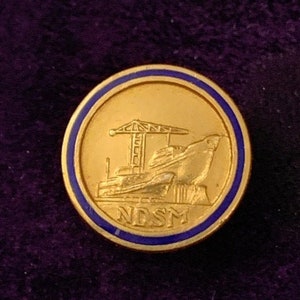 Vintage 14k gold lapel badge