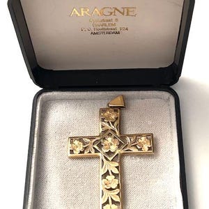 18k gold cross pendant