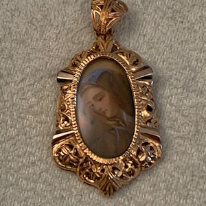 Madonna gold hanger, Italy 18k gold