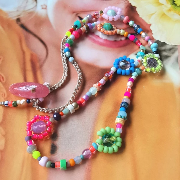 Kurze Kette - Choker - Blümchen Kette - bunt