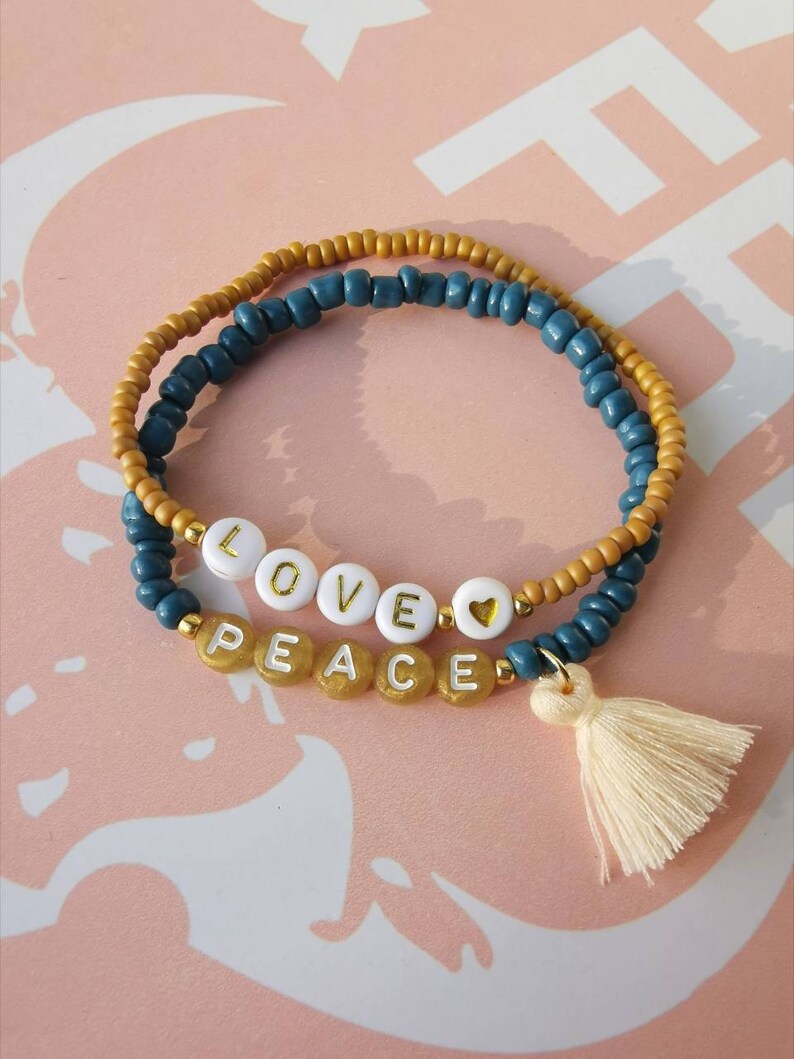 Personalisierbares Armband Set 2-teilig - Namensarmband - Motivations Armband - Blau - Gelb - Goldfarben - LOVE - PEACE afbeelding 1