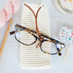 Reading Glass Crochet Pattern, Handmade, Crafts, Maker, Hearing Aid Case, Air pod case, Crochet Pattern, Crochet