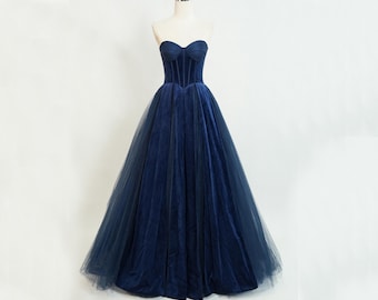 Marineblaues Abendkleid, langes Abendkleid mit trägerlosem Sweetheart Ausschnitt, A-Linie Ballkleider, farbiges Hochzeitskleid, formelle Abendkleider