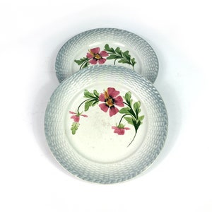 Twee/2 antieke Franse majolica barbotine St. Amand handgeschilderde borden - Aqua basket edge