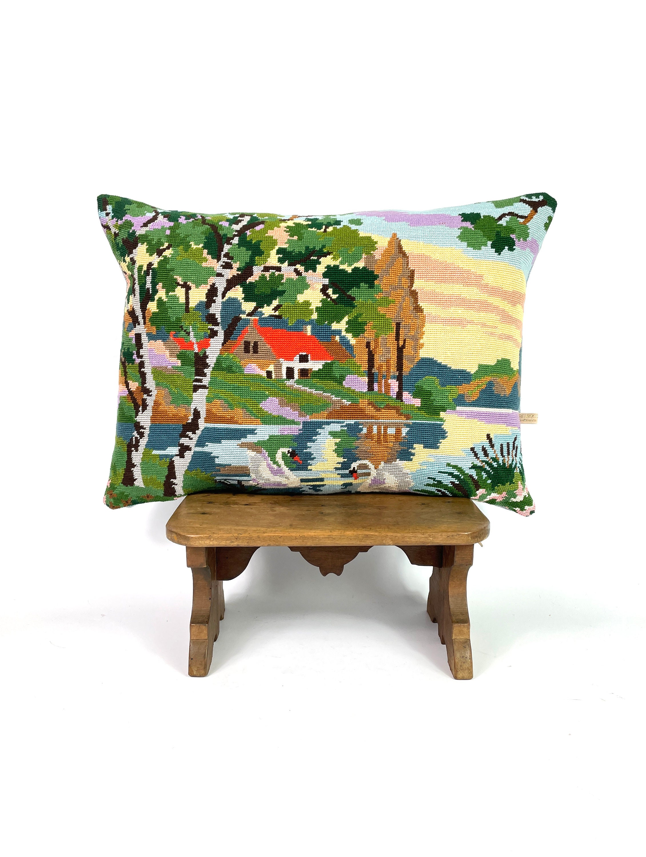 Belles Soies Vintage Retravaillées Cottage Au Bord Du Lac Cygnes Tapisserie Needlepoint Lin Oreiller