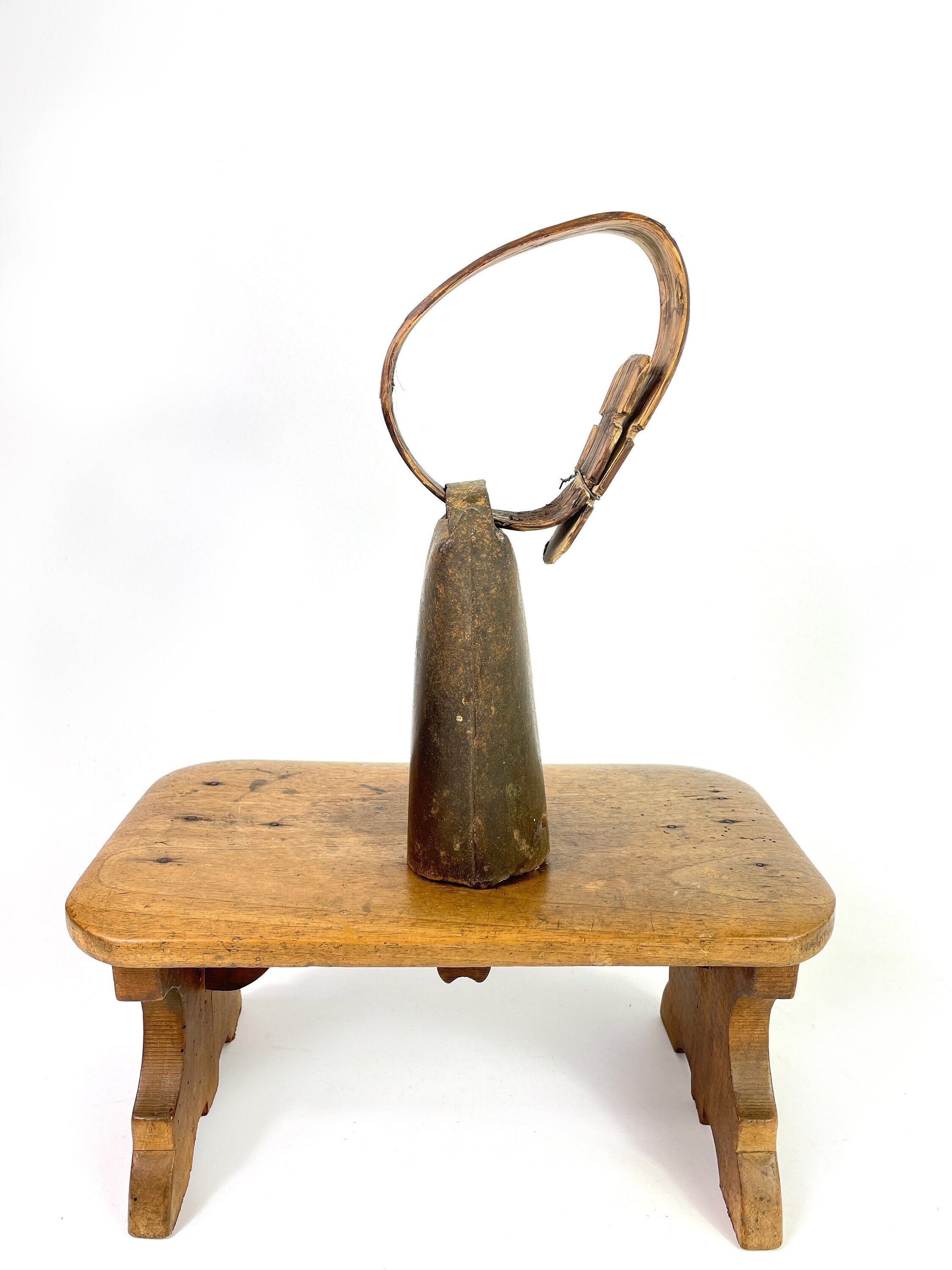 Grand Art Populaire Primitif Français Cloche d'animal de Vache - Clapper d'os 19Ème Siècle