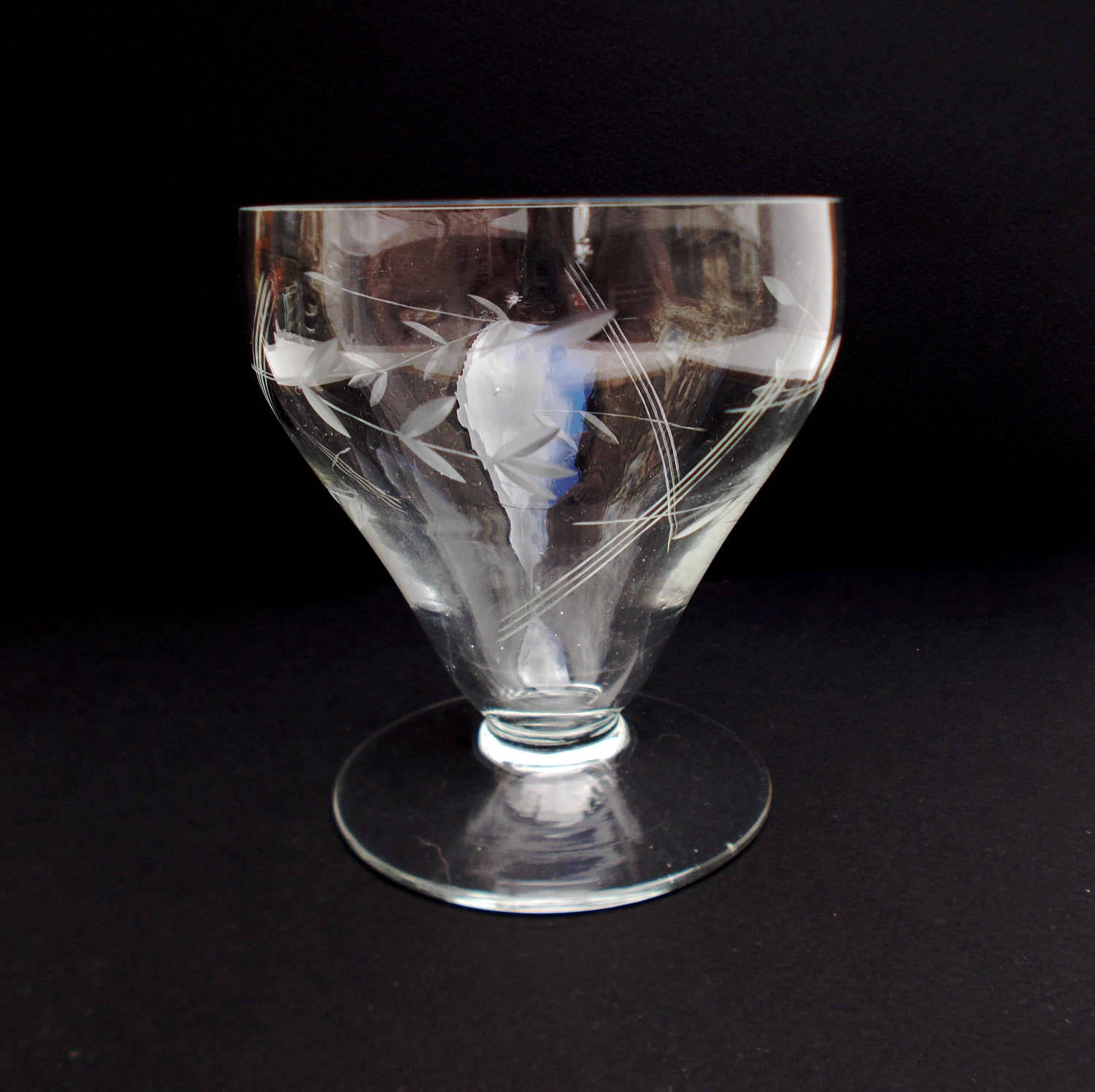 Français Lunettes Vintage Fine Crystal Gravées Cocktail Vin Goblets Leaf Design Années 1930 X 4