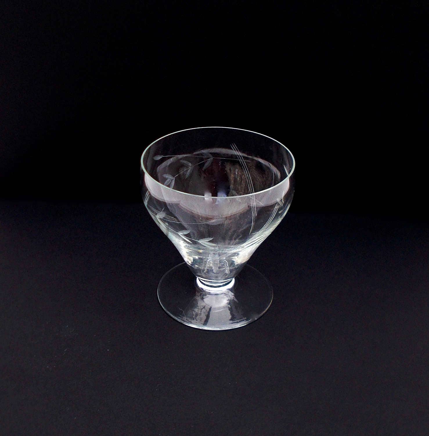 Français Lunettes Vintage Fine Crystal Gravées Cocktail Wine Goblets Leaf Design 1930's X 6
