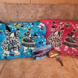 Small Zippered Bag with First Nation Ladies  Print