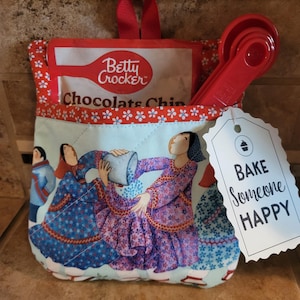 Quilted Potholder with First Nation Ladies  Print