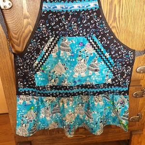 Alaskan Kuspuk  Full Apron with First Nation Women Print