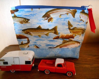 Kleine tas met rits met forelprint