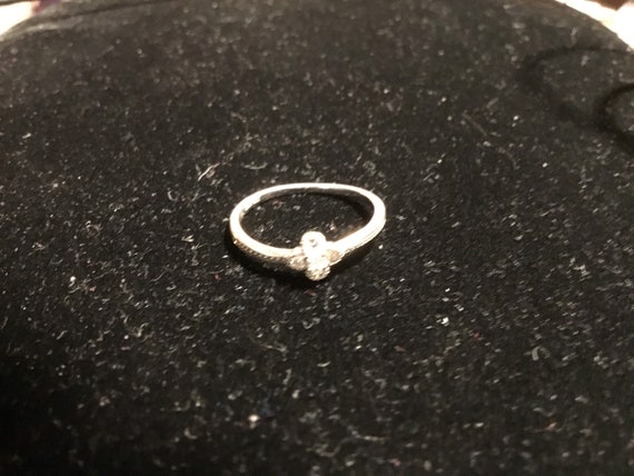 14 karat white gold ring size 5 - image 6